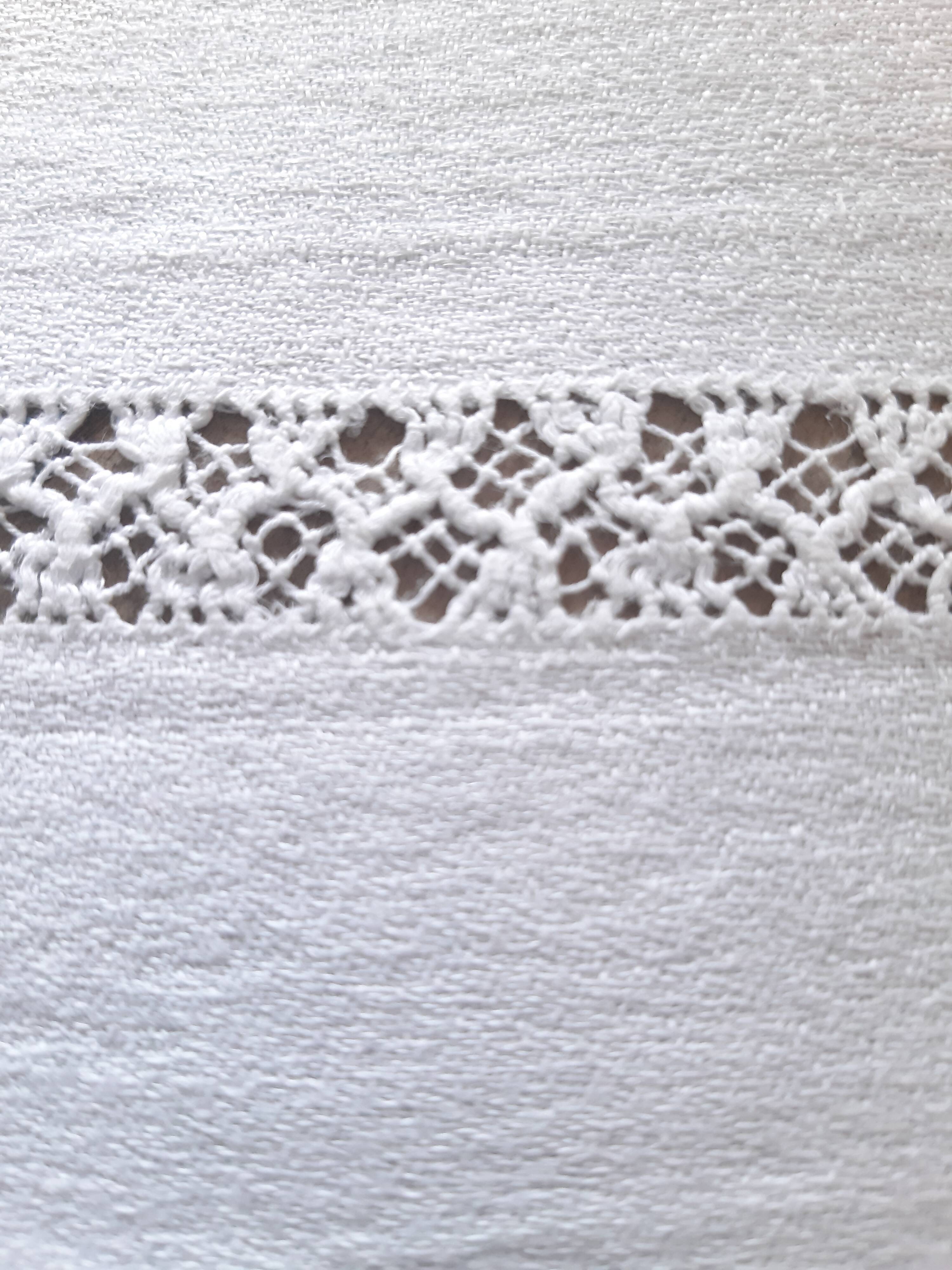 Embroidered tablecloth BC