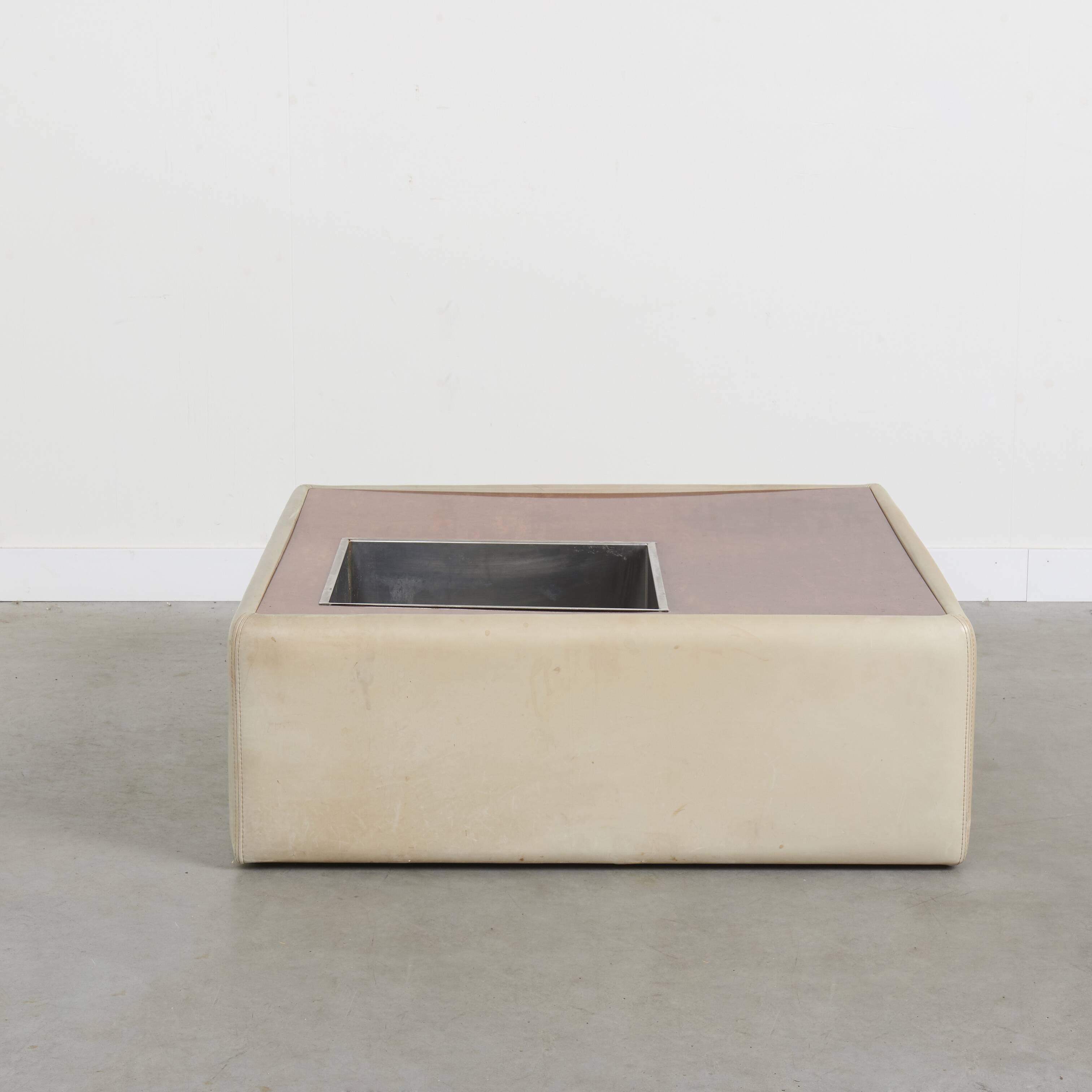 Table basse vintage en cuir avec support pour plantes, 1970