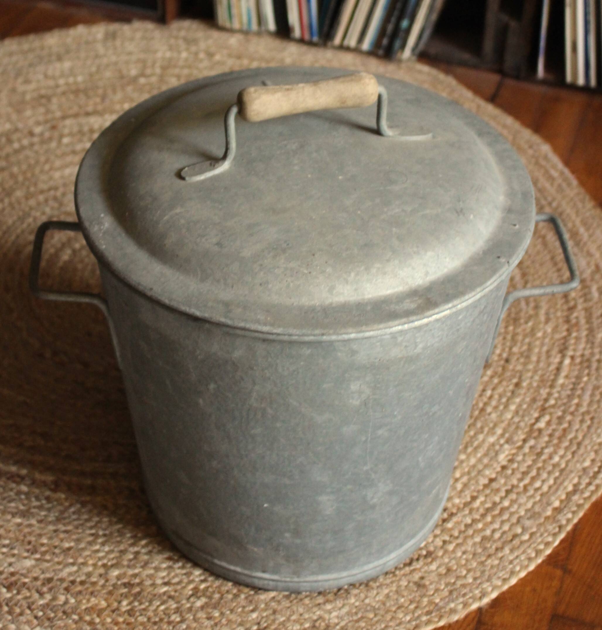 Medium round zinc basin with garden lid