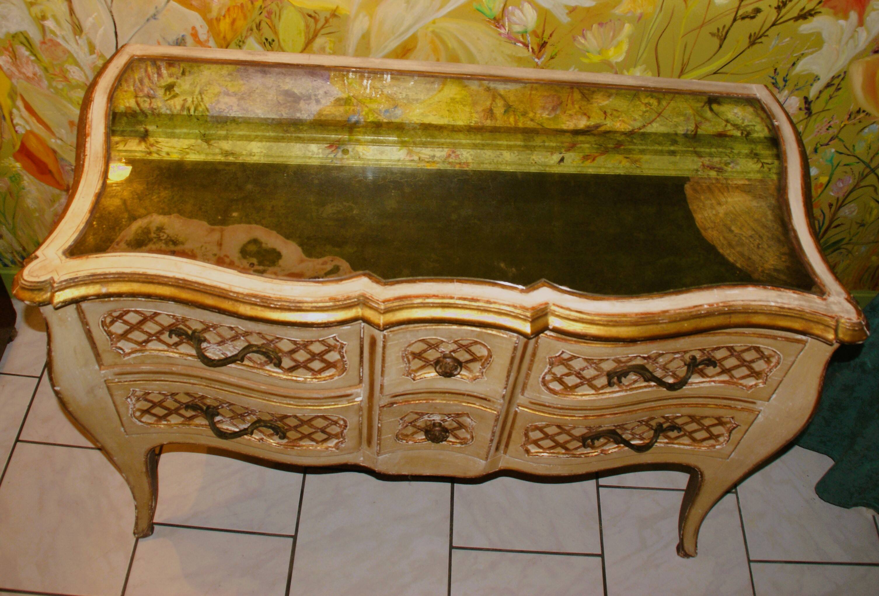 Commode 1900 galbée de style Louis xv