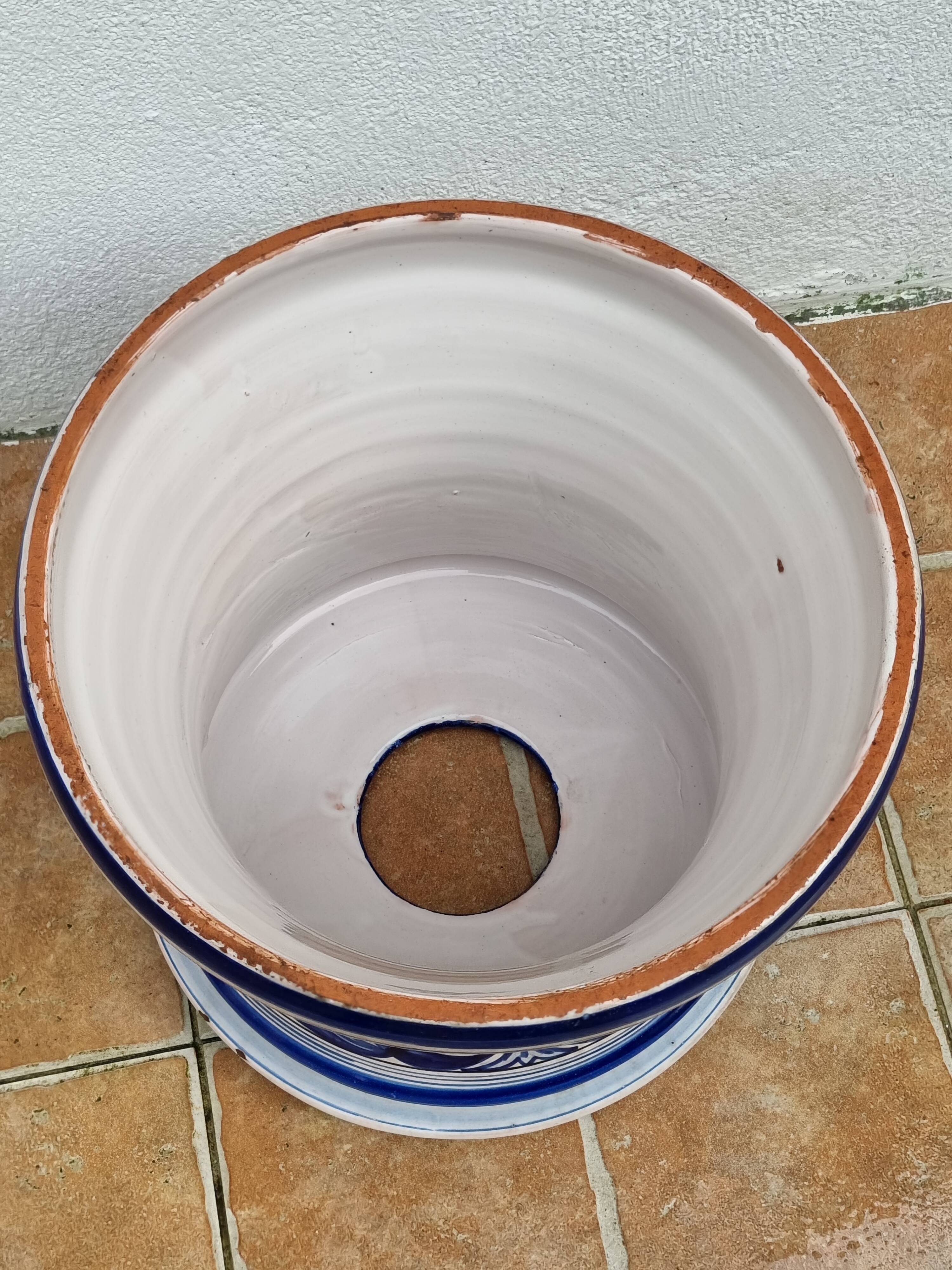 Nevers earthenware pedestal, Montagnon, floral decoration, late 19th century, 31 cm