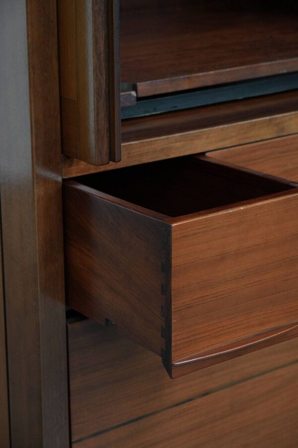 Meuble de rangement / audio / TV au design Art Déco avec de beaux détails.