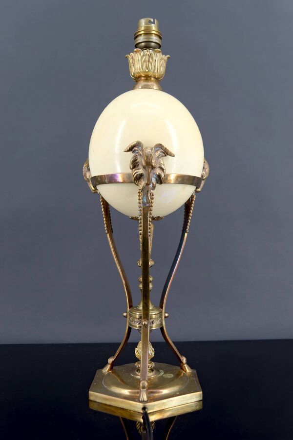 Lampe Néoclassique, Oeuf d’Autruche & Monture Animalière en Bronze, c. 1900