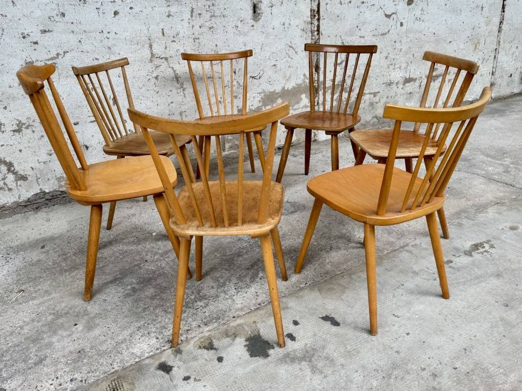 Série Lot de 7 anciennes chaises bistrot