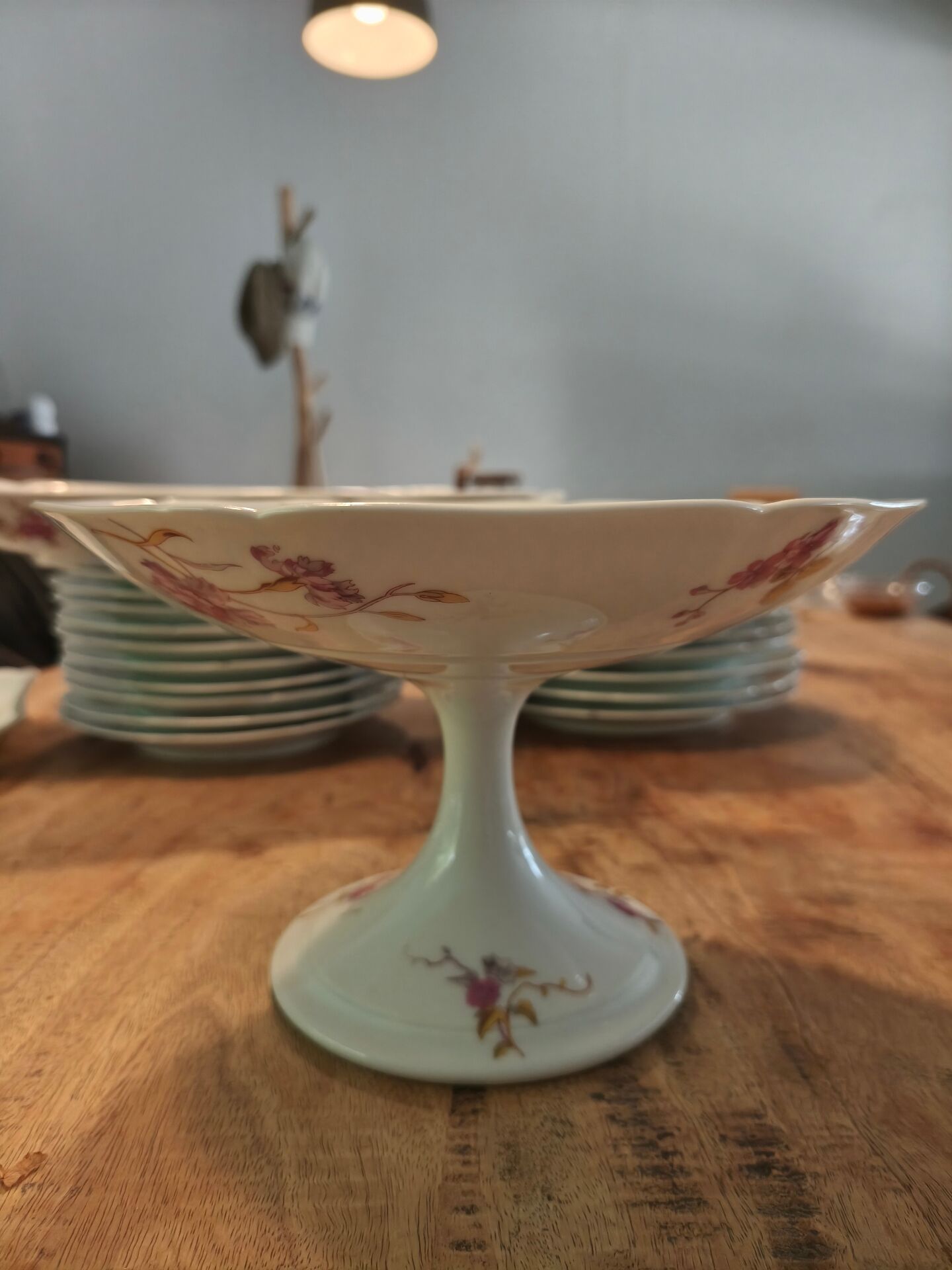 Plate, cut