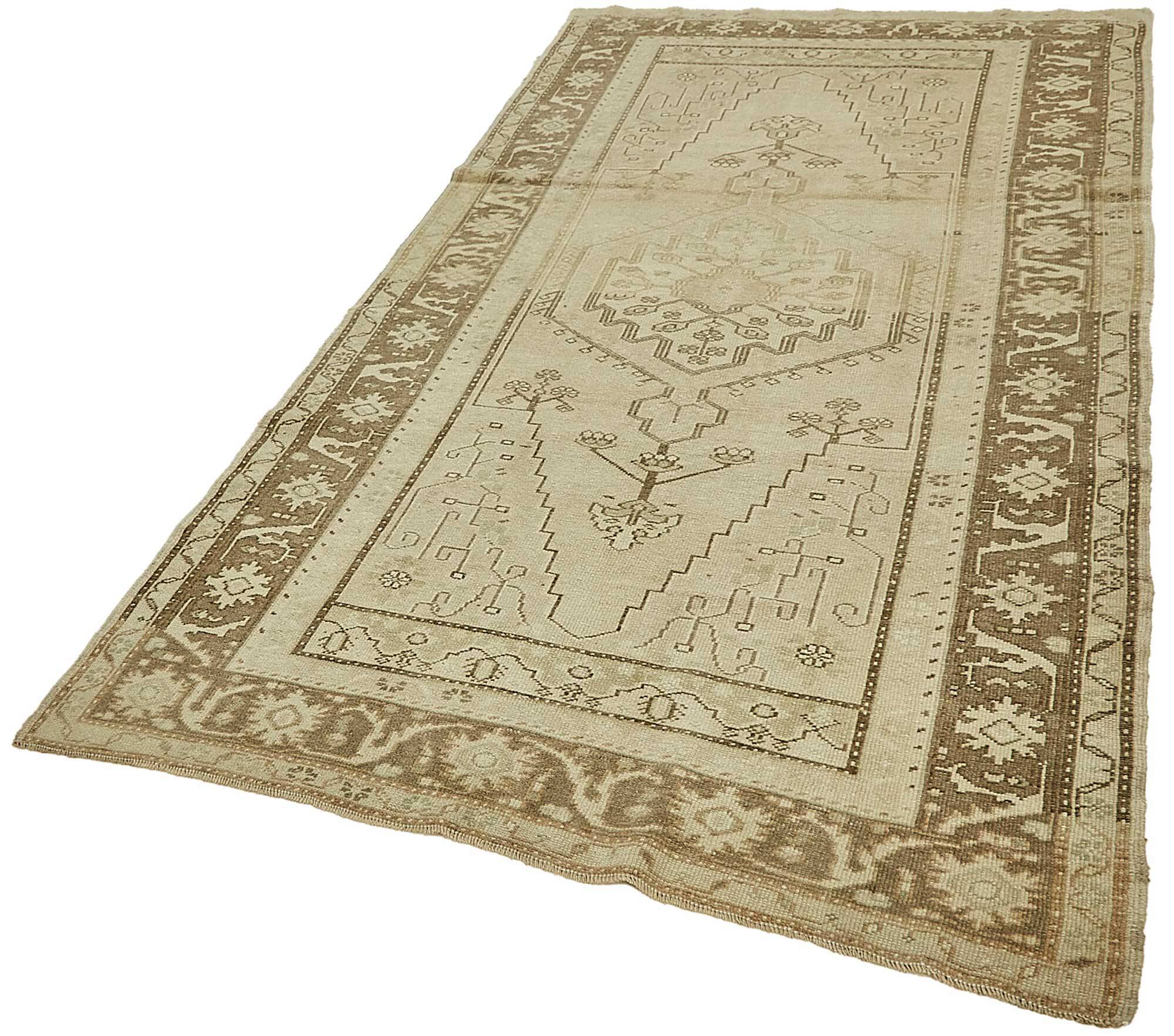 Turkish Vintage Anatolian Rug 140 cm x 257 cm