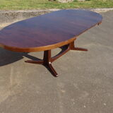 Baumann oval table