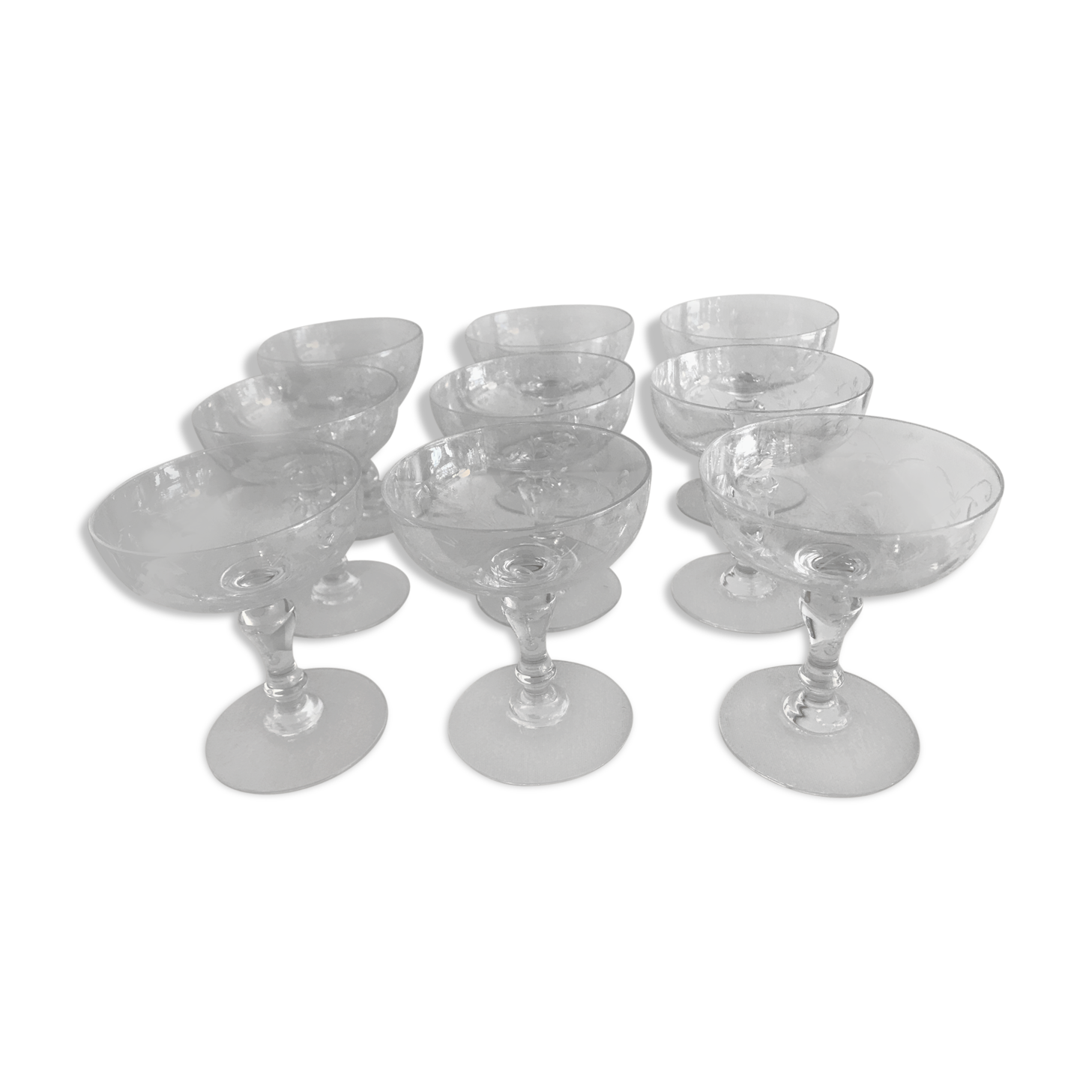 Lot of 9 champagne glasses in cut crystal engraved 1930