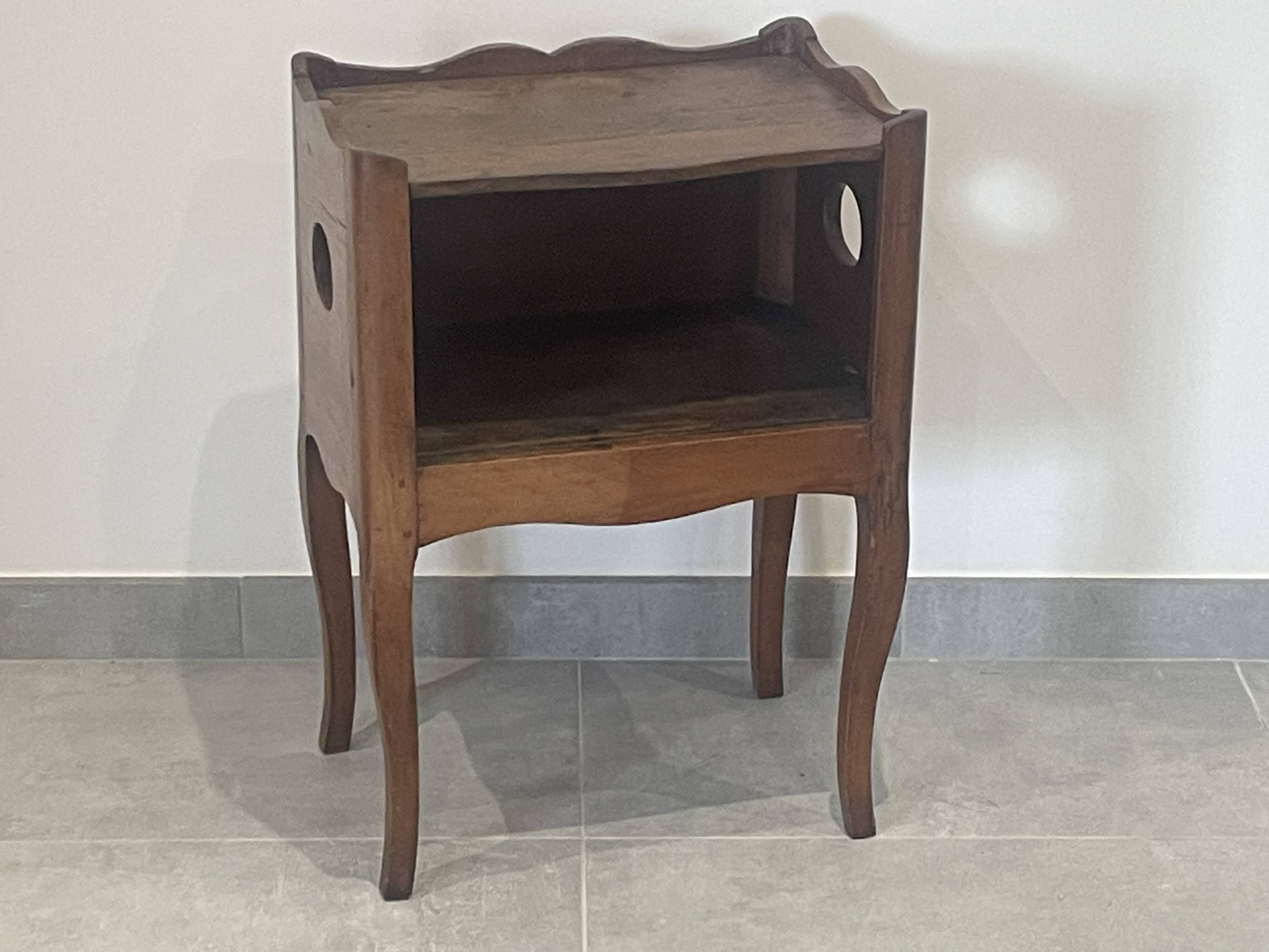 Side bedside table in natural wood with discreet side drawer