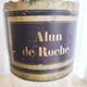 Trois grands flacons d'apothicaire, pharmacie