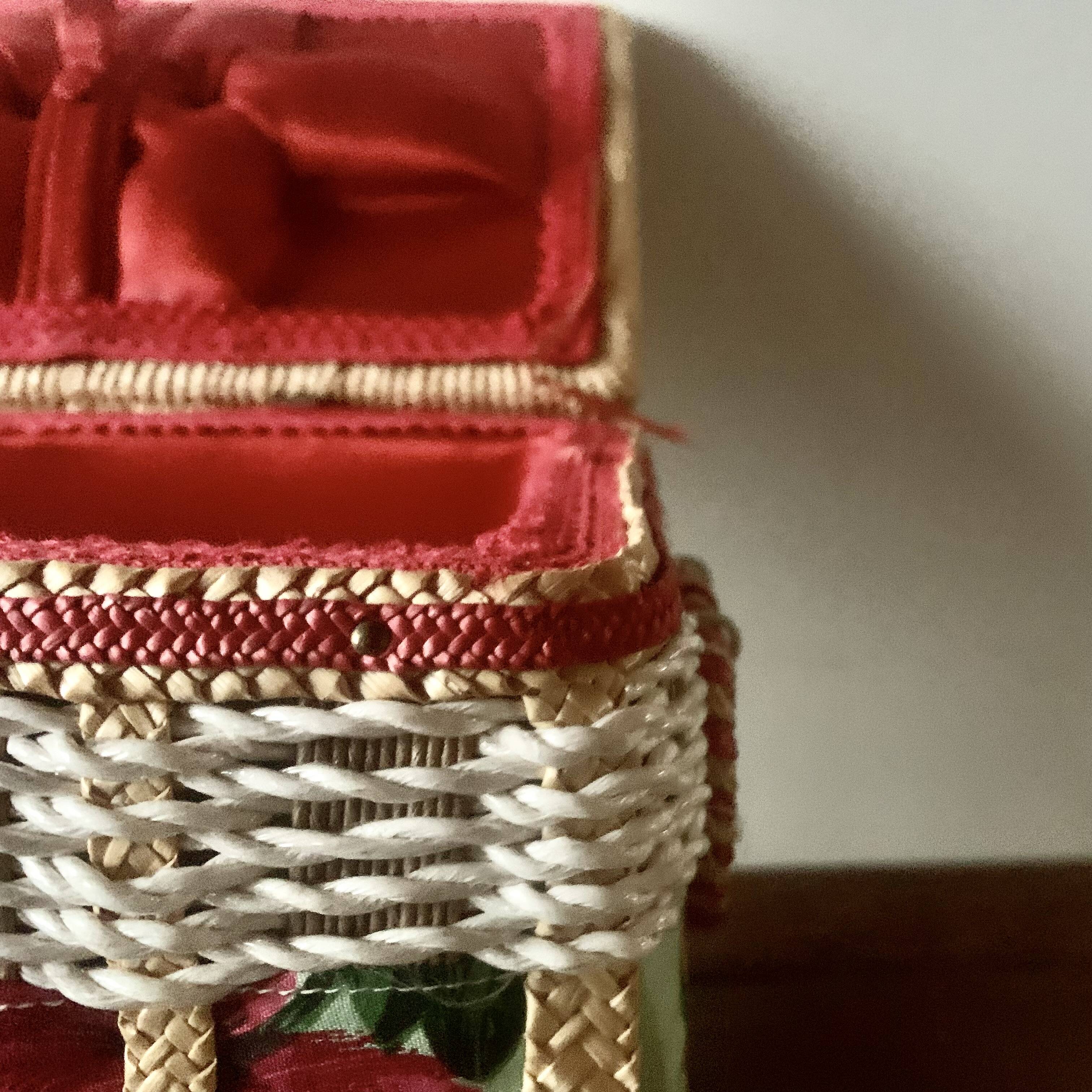 Vintage sewing basket in rattan and floral fabric