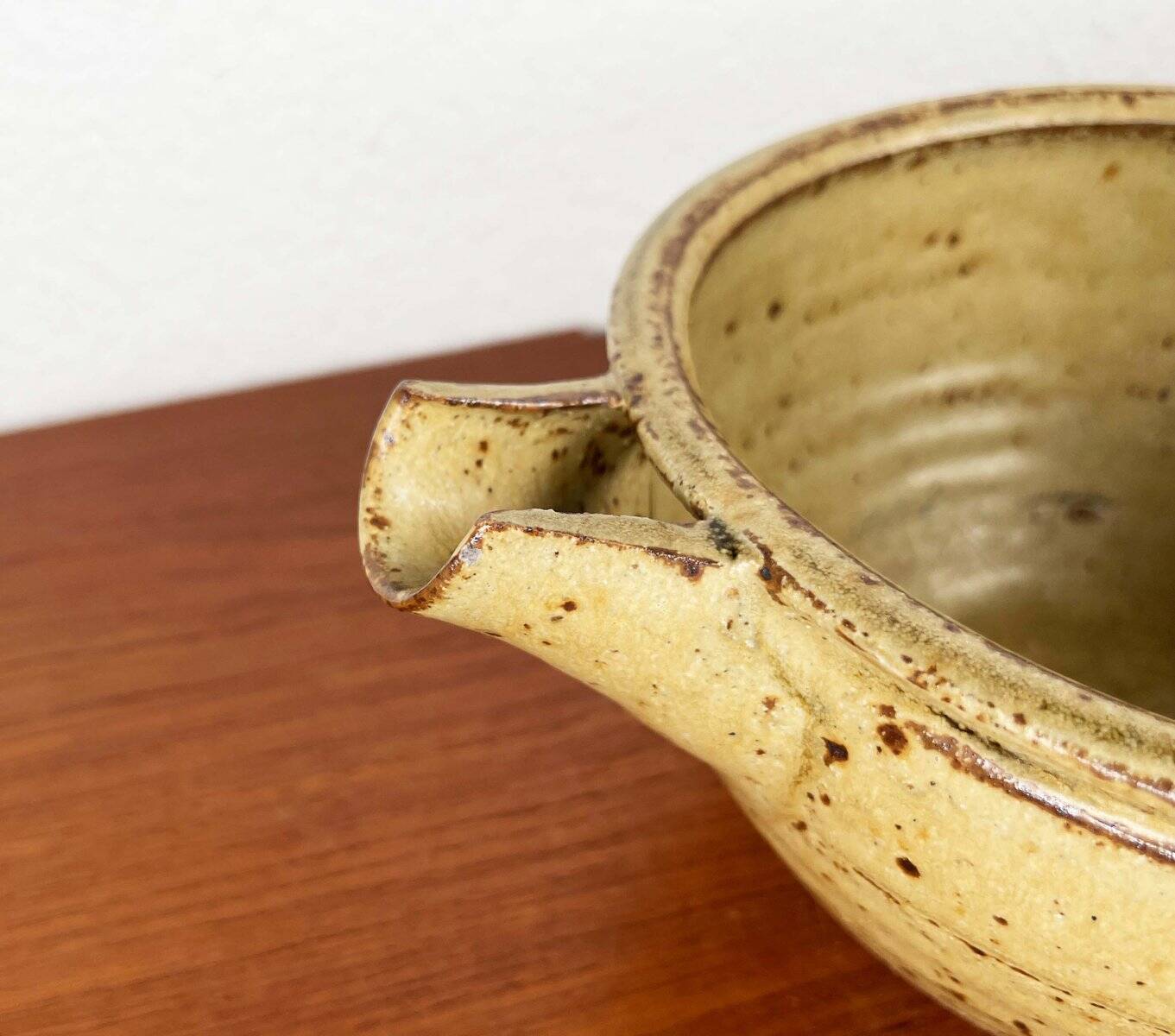 Mid-century modern British studio pottery bowl by Richard Batterham, 1960s.