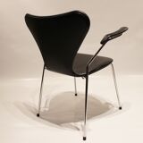 Quatre fauteuils modèle 3207, par Arne Jacobsen, 2006