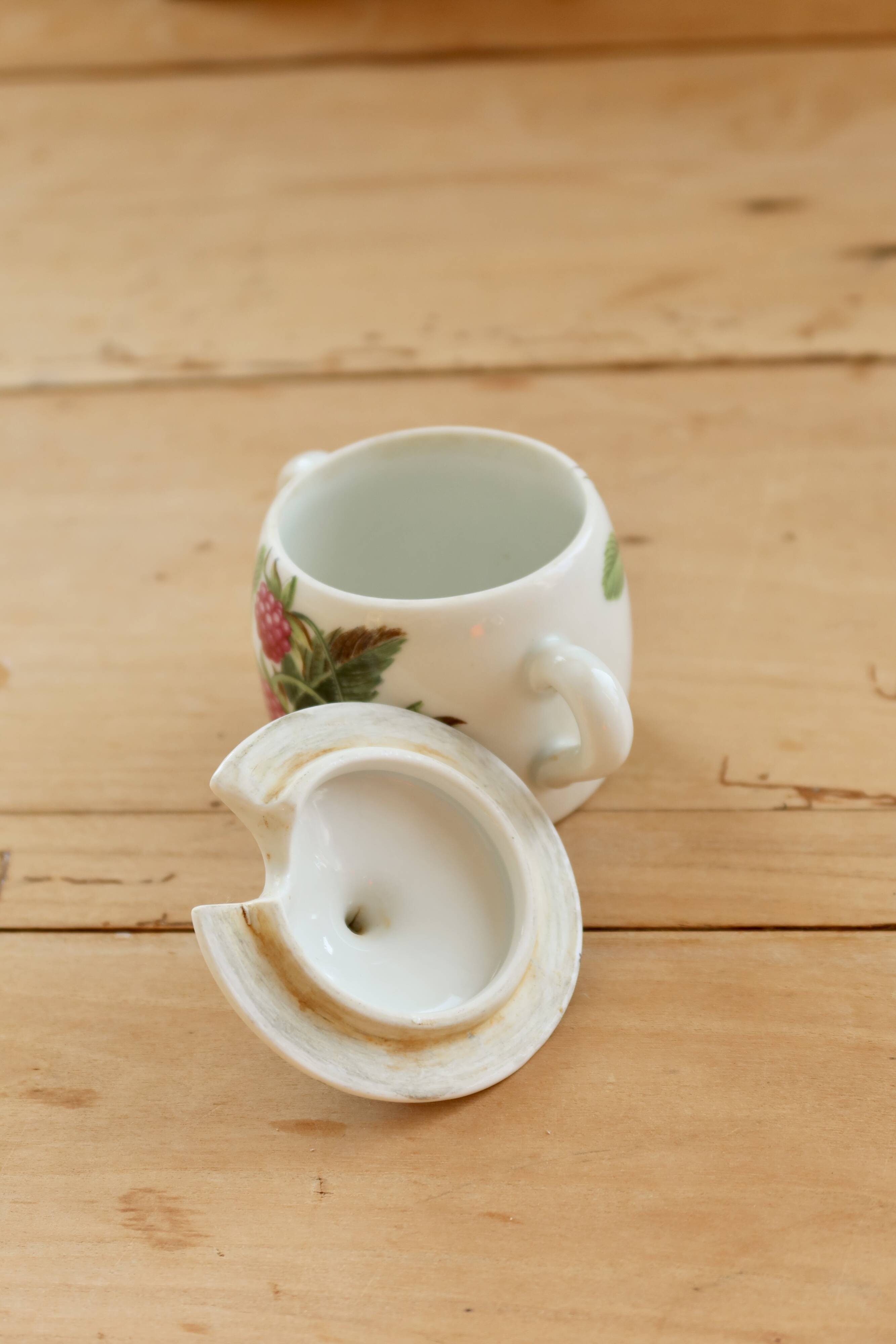 Vintage porcelain sugar bowl from Paris – Red fruit decoration