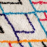 Tapis berbère marocain Azilal écru à motifs colorés 252x150cm