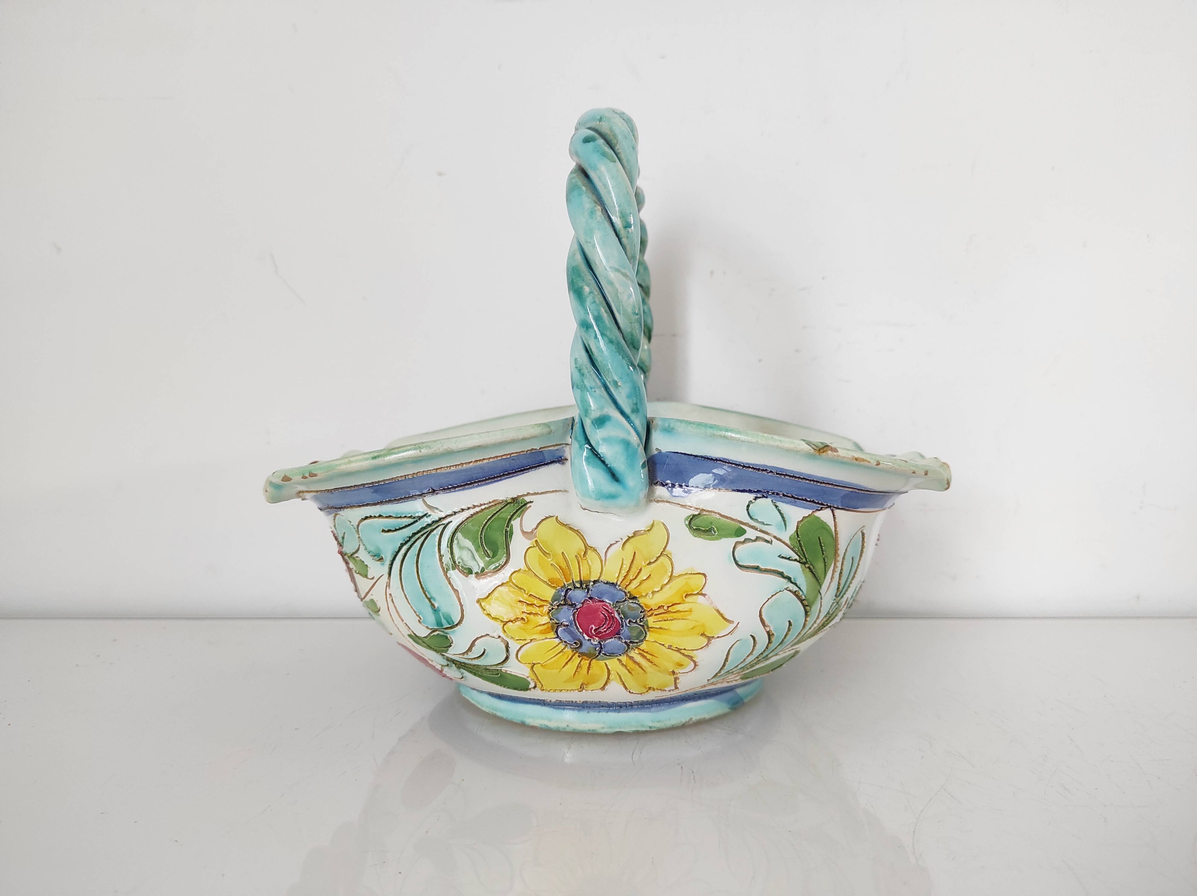 Pocket tray in the shape of a basket in italian ceramic