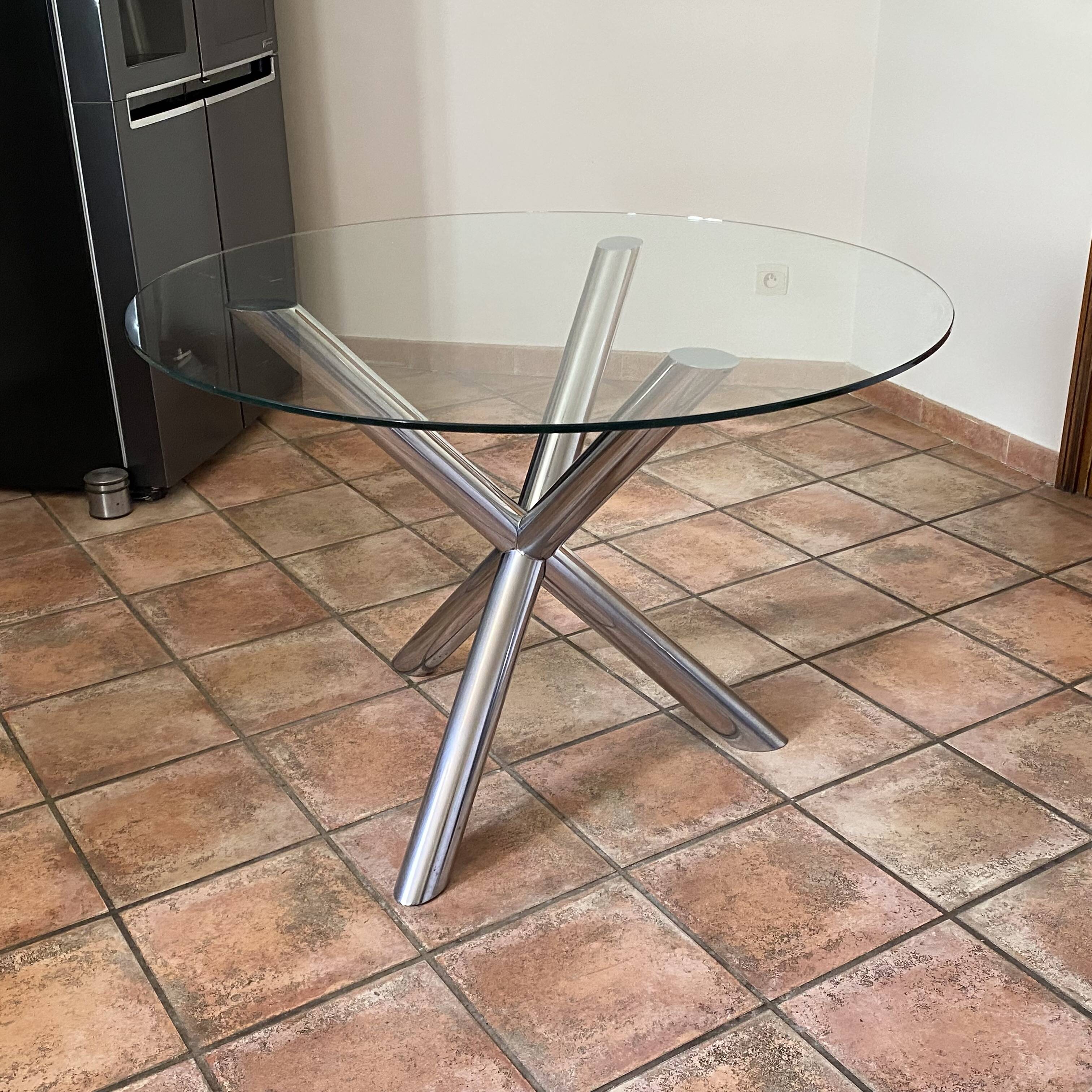 Renato Zevi table for Roche Bobois. 1970. Diameter 120cm.