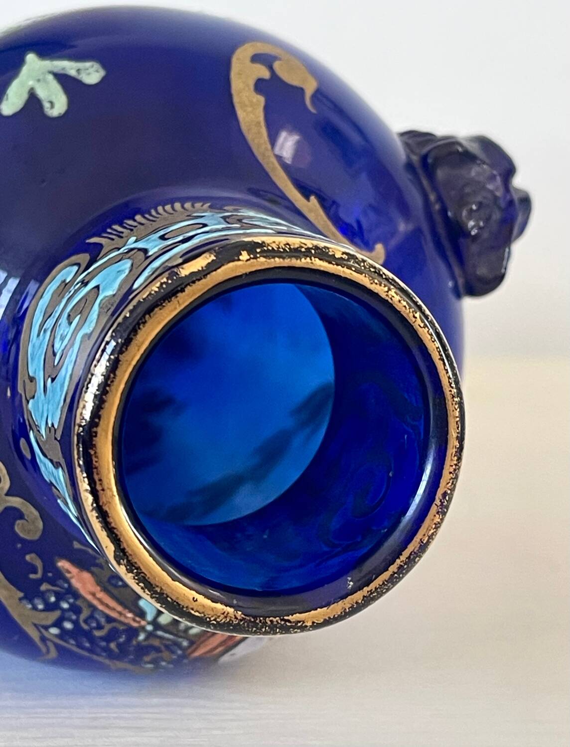 Vase en verre émaillé Art Nouveau.