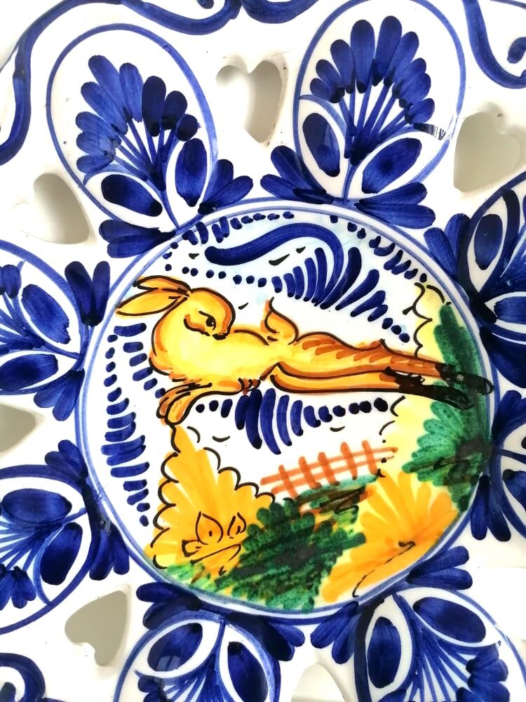 Openwork ceramic dish Deruta style