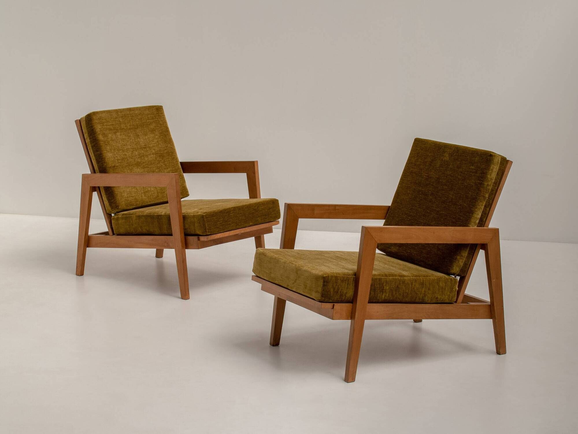 Paire de fauteuils de reconstruction française, France 1960s