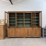 Large two-part display case (renovated)