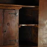 Armoire française du XVIIIe siècle 'fleur-de-lis'