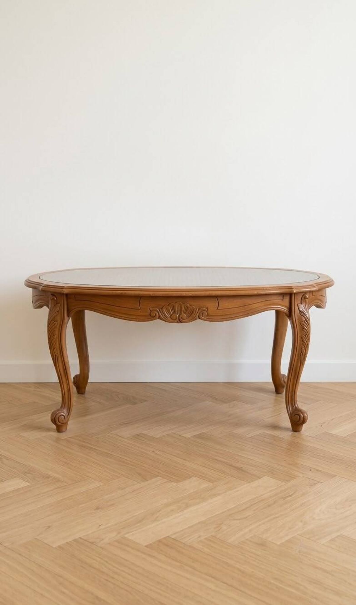 Cherry wood coffee table in Louis XV style  
Glass top  
Dimensions: 115*63 cm