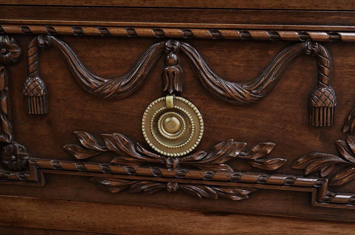 Walnut chest of drawers, Louis XVI style – Mid-20th century
