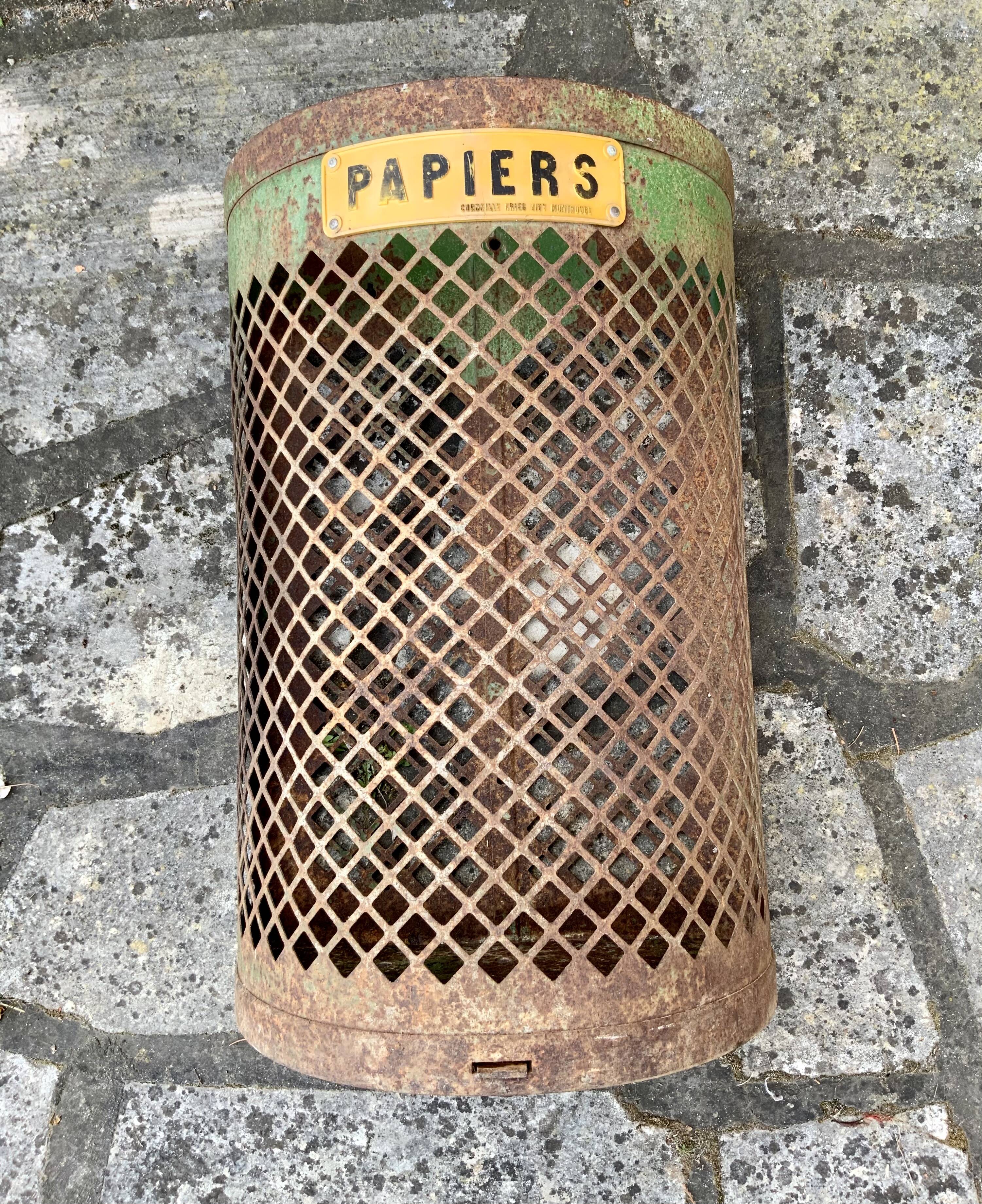 60s public garden bin