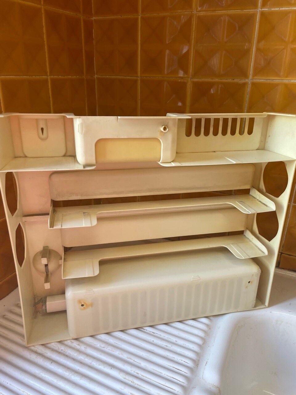 Servant wall kitchen door sopalin paper towel and food film and aluminum kitchen