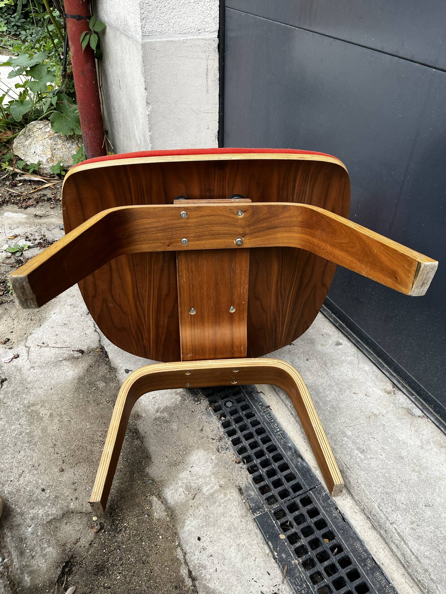 Vintage chair in the style of Eames
