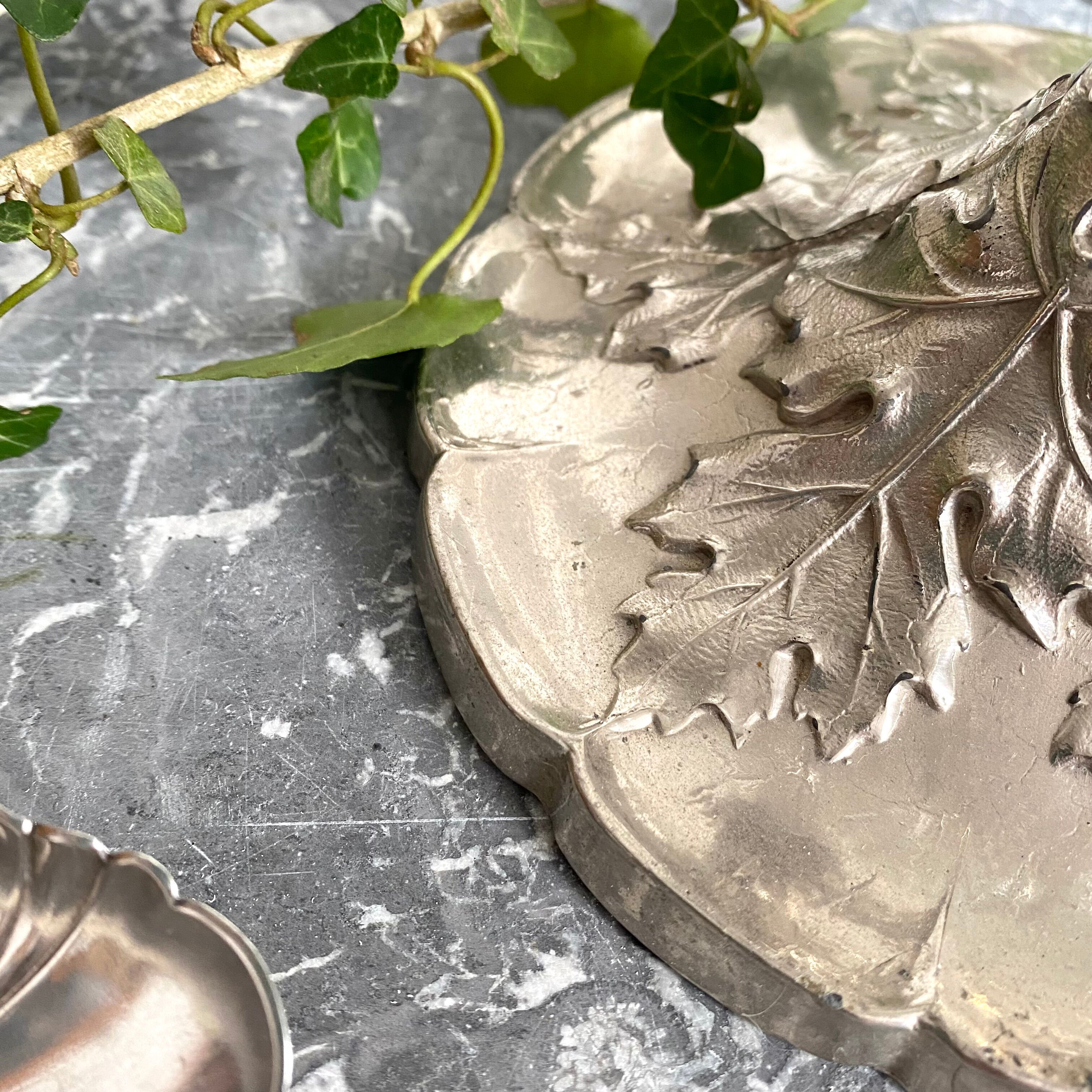 Center table tulip tree vases cornets