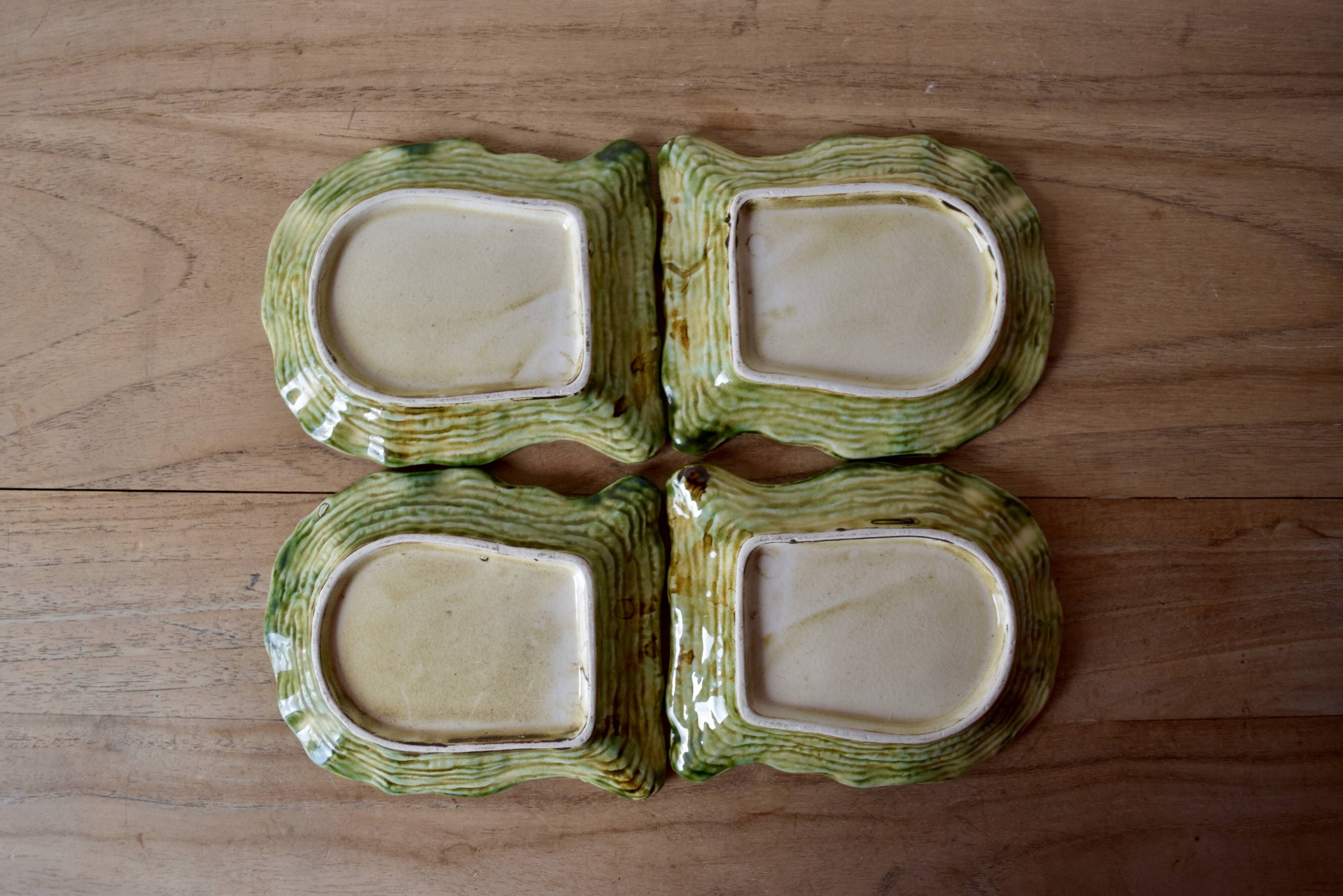Vintage tea service in glazed ceramic - shape of conchs or shells