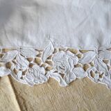 Drap ancien en lin blanc broderie richelieu et monogramme