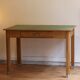 Table de cuisine ou de bureau en bois clair, années 30-40
