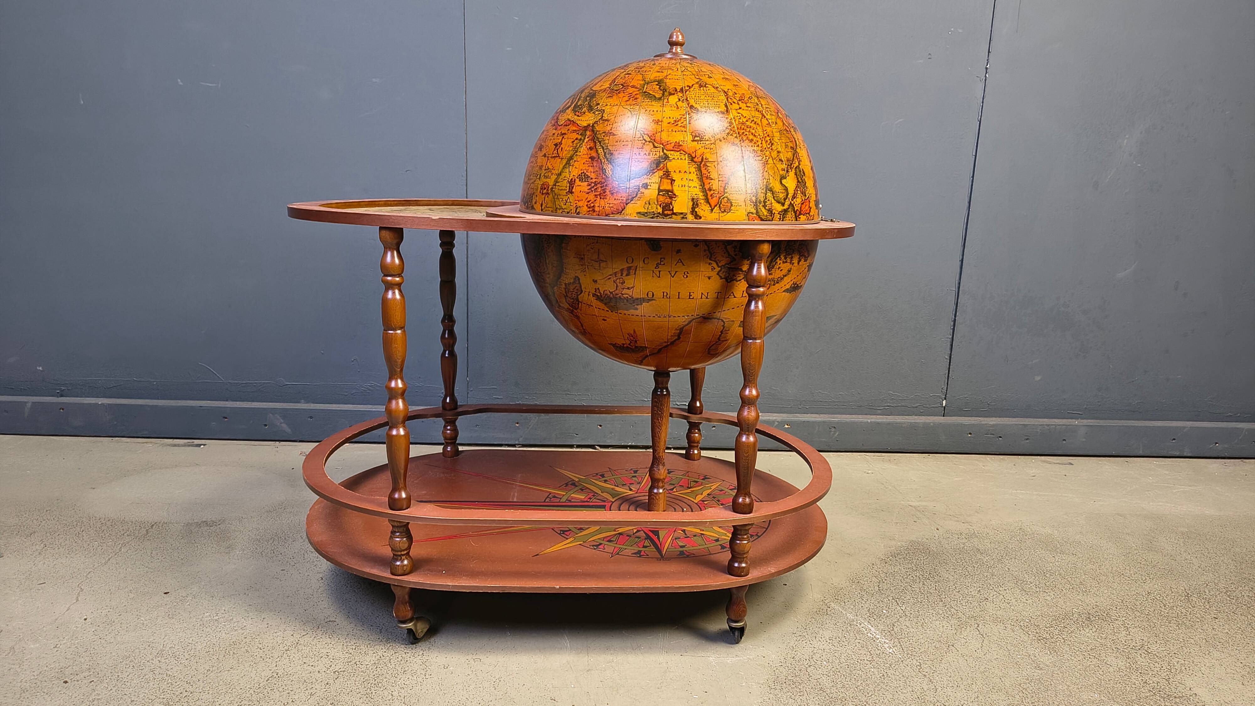 Bar globe vintage, années 1970