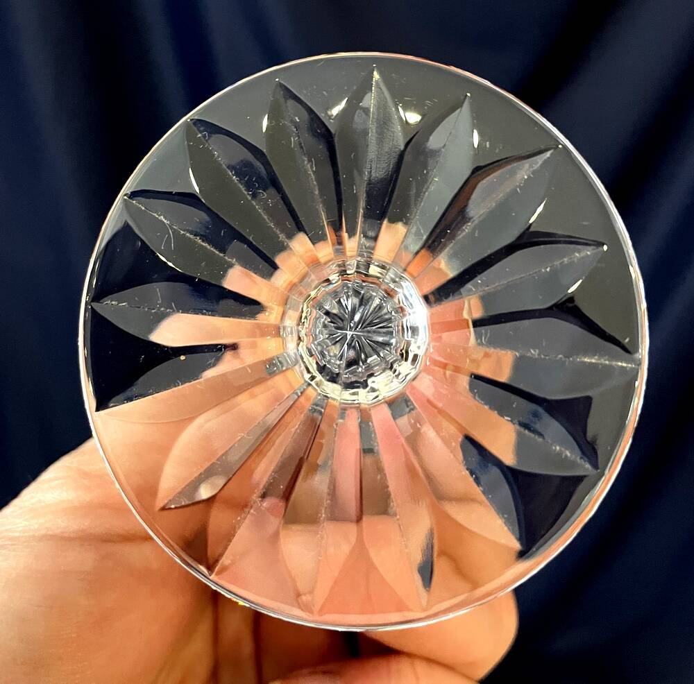 Suite de 6 verres a liqueur en verre taille art de la table