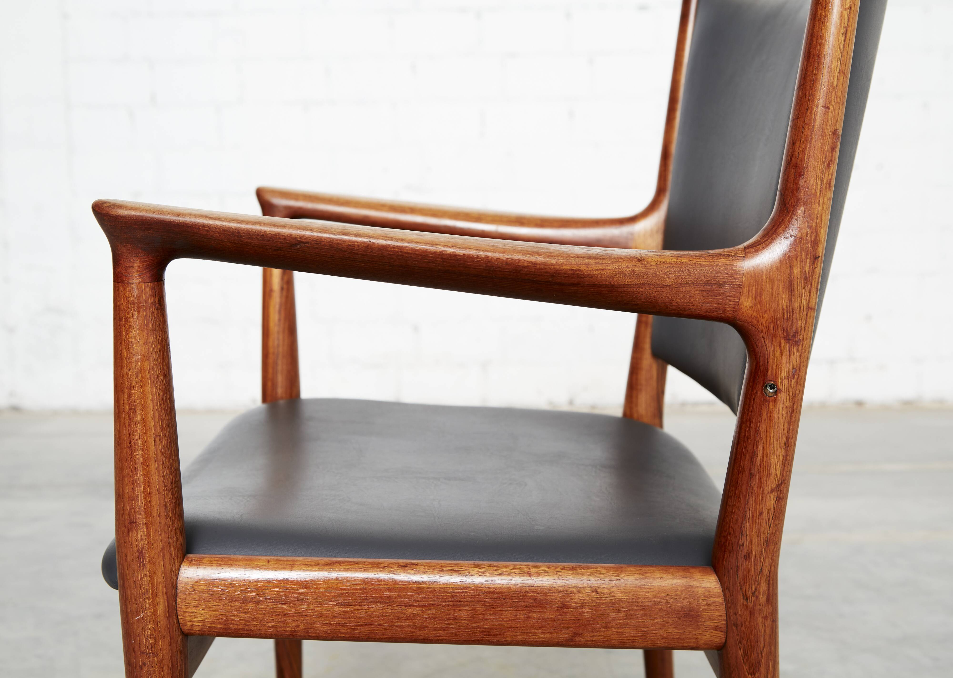 Hans Wegner JH-513 armchair for Johannes Hansen
