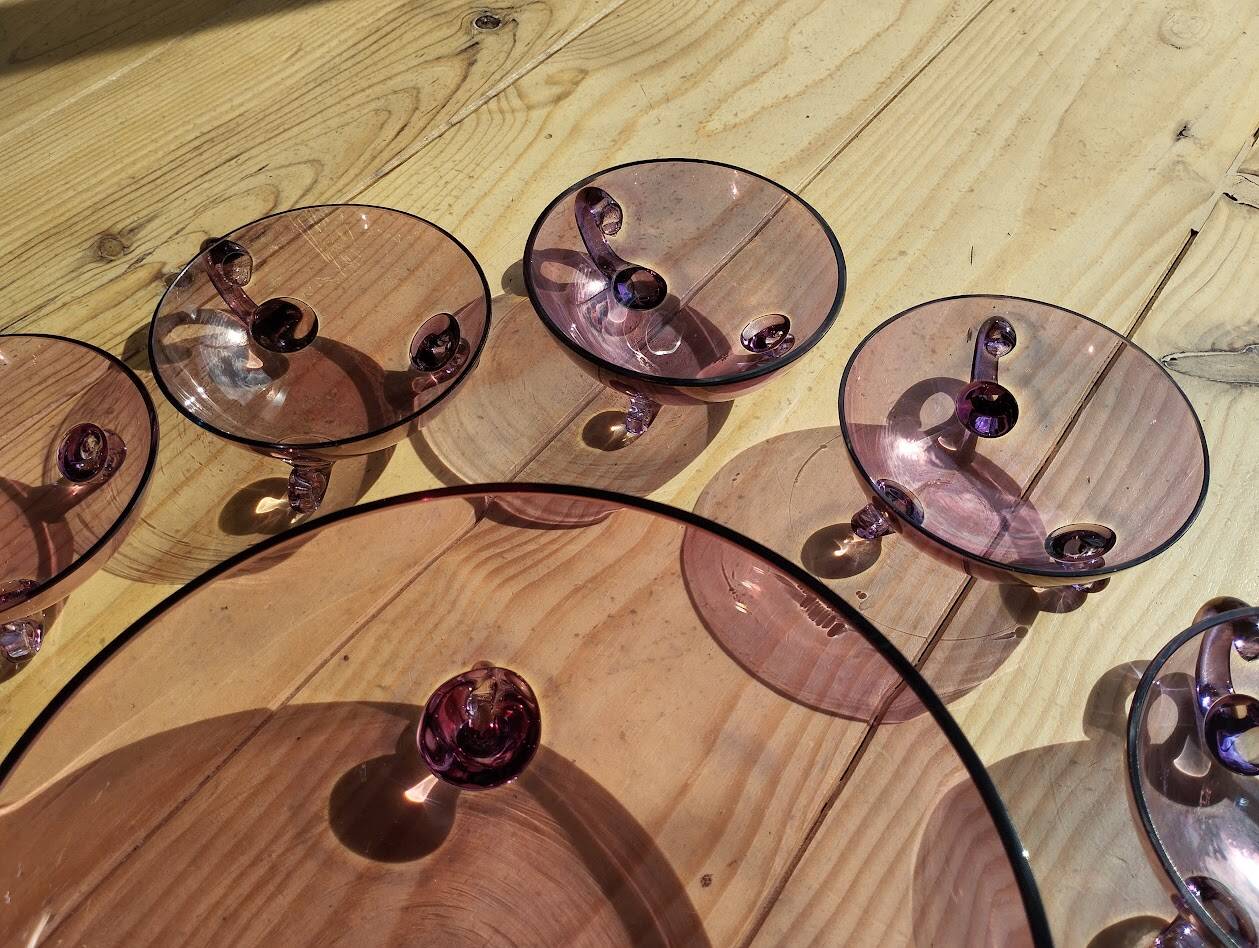 Rare amethyst blown glass cream service tripod - 13 pieces - Condition