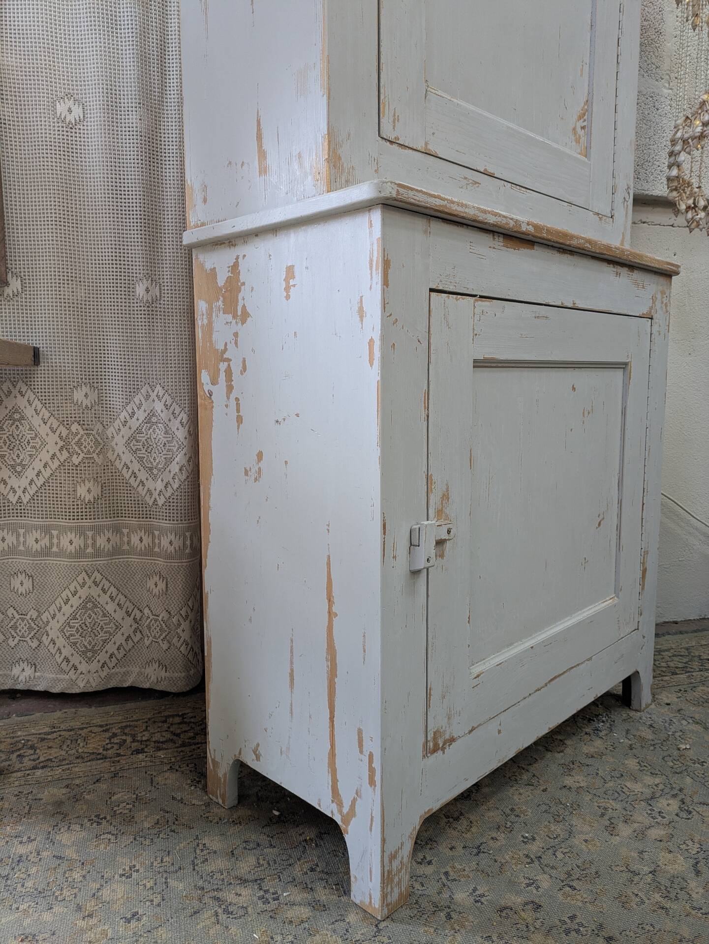 Buffet with two patinated bodies