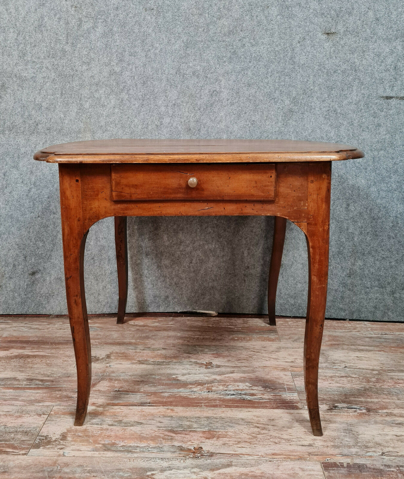 Bureau d'apparat louis xv en bois clair vers 1800