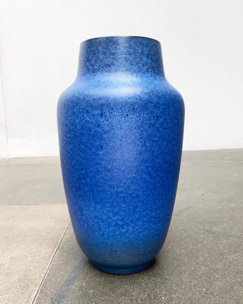 Large blue vase on a German workshop stand from the mid-20th century by Bückeburg Keramik, 1960s.