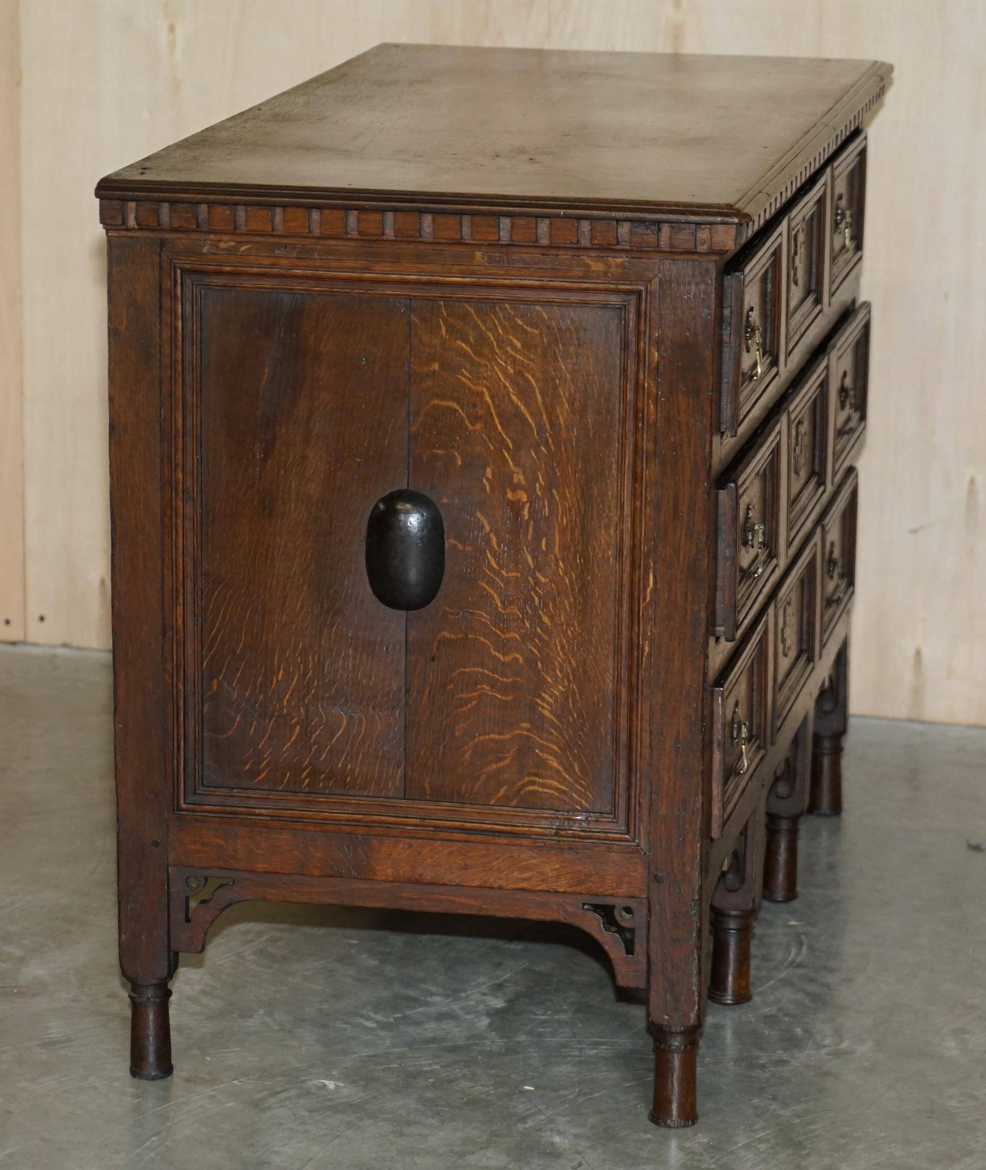 Commode hollandaise en chêne d'époque circa 1720-1740