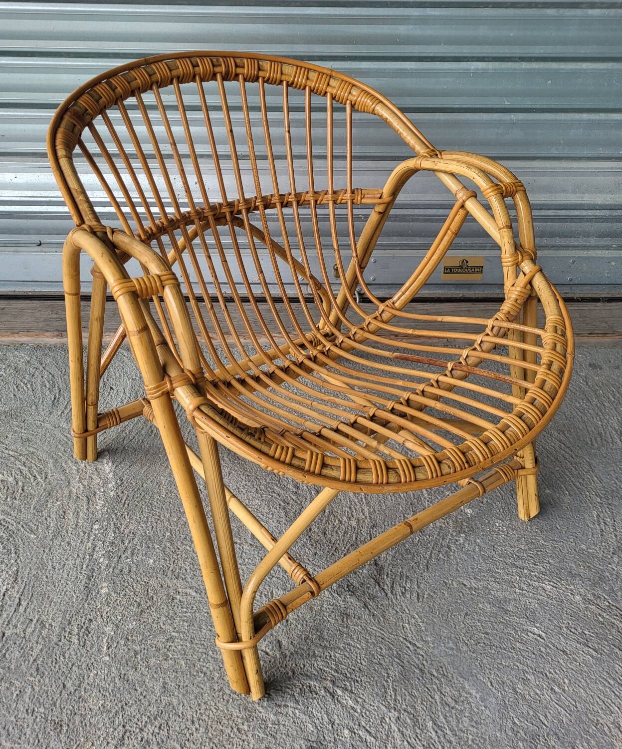 Vintage rattan basket chair in very good condition
