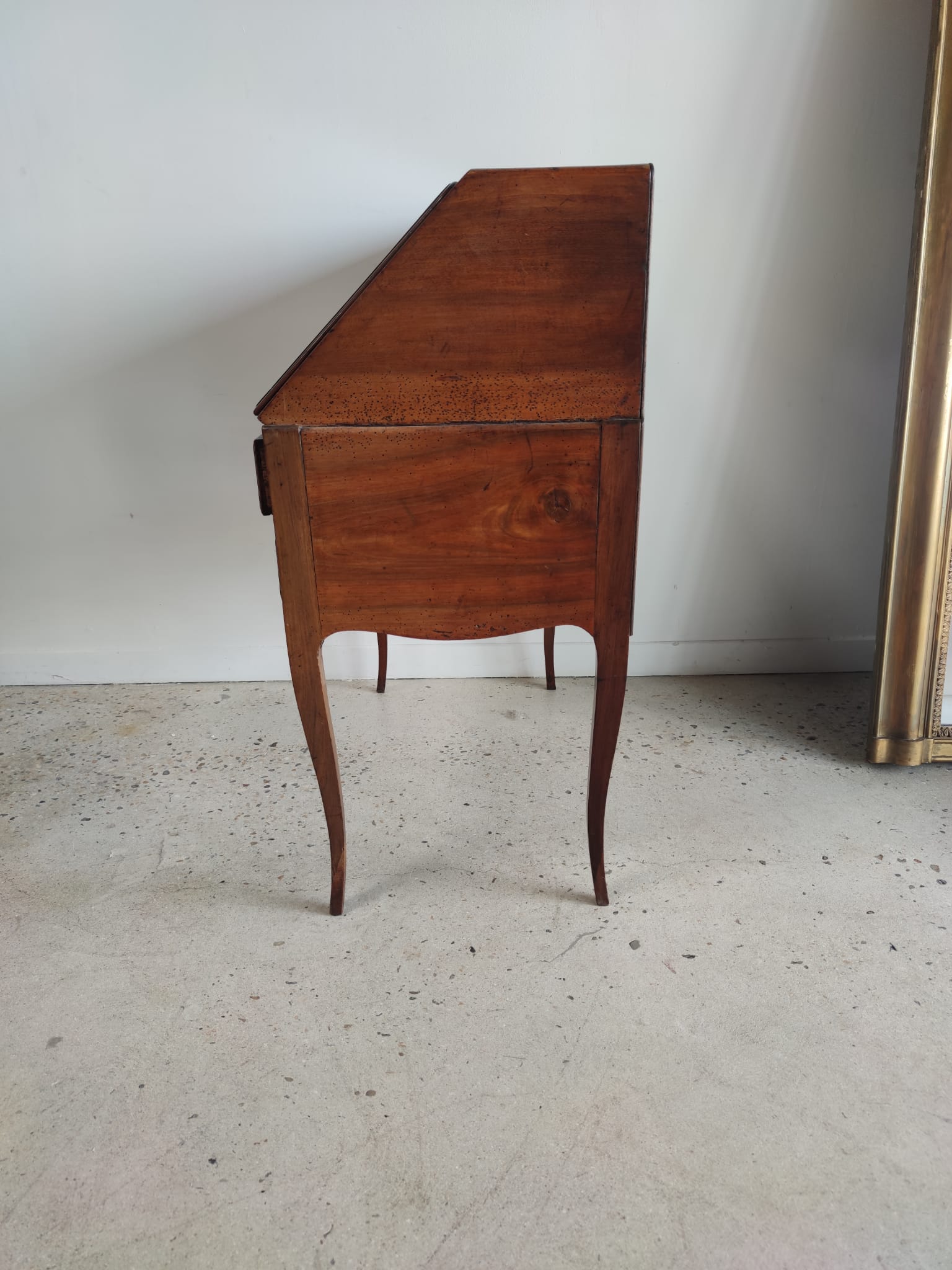 Bureau de pente en bois naturel