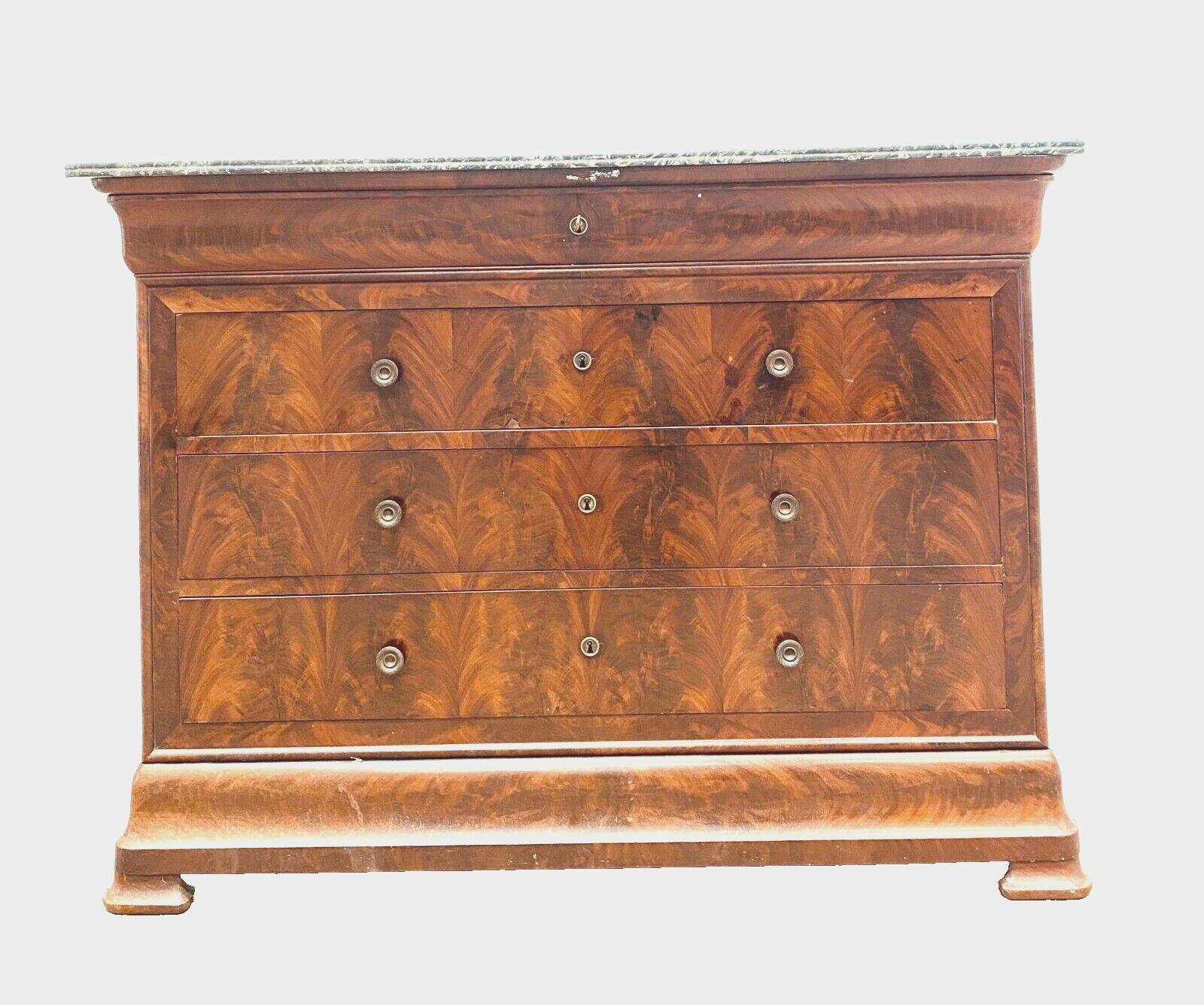 Louois Philippe chest of drawers with double ogees in mahogany and 19th century veneer