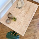 Table basse jaune en bois massif