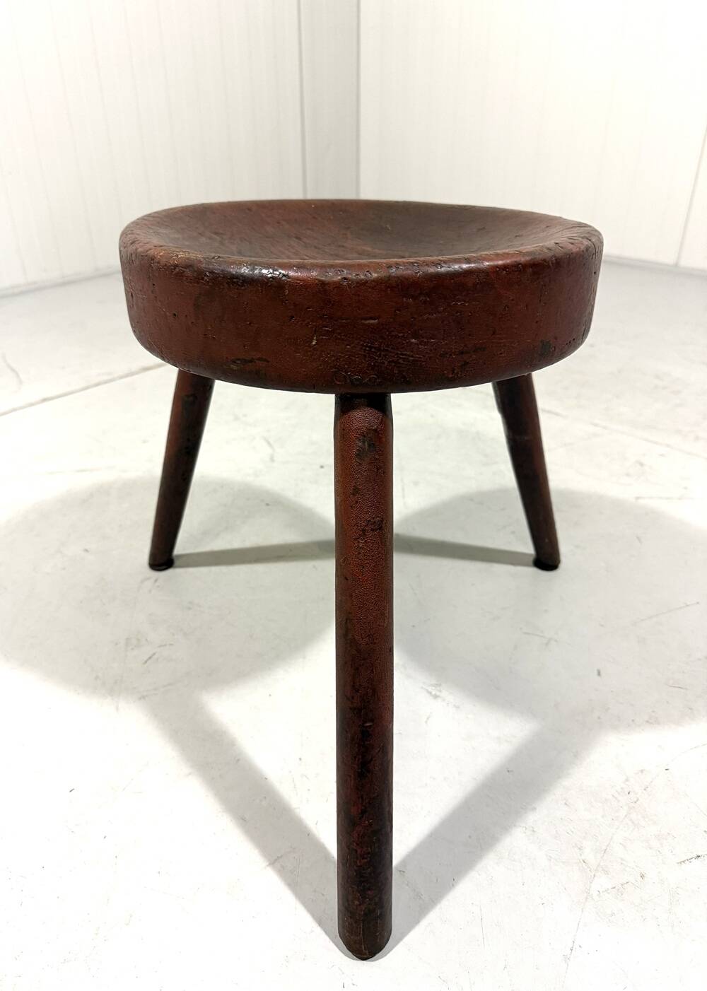 Tabouret trépied rustique ancien en bois, années 1900