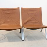 Paire de chauffeuses PK22 en cuir cognac par Poul Kjærholm pour E Kold Christensen