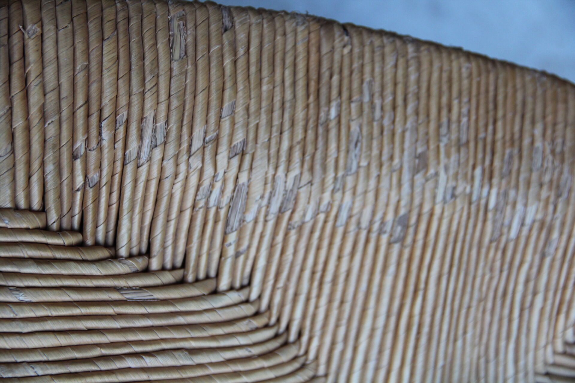 Chaise paillée de ferme